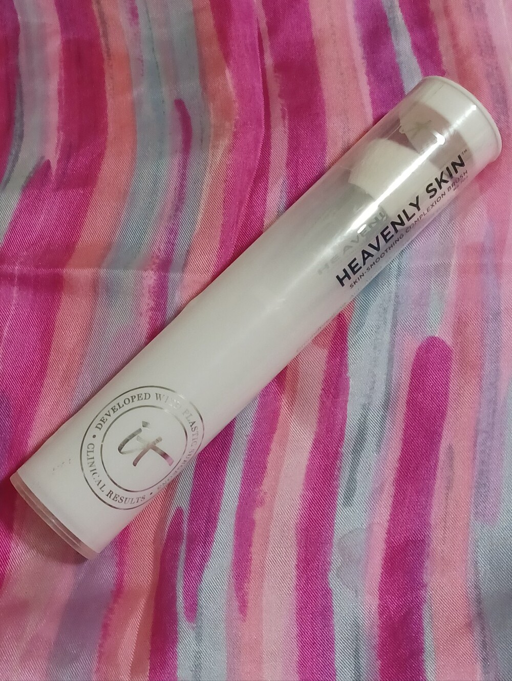 IT COSMETICS Heavenly Skin Complexion Brush No. 704 NEW IN SEALED Tube ✨️